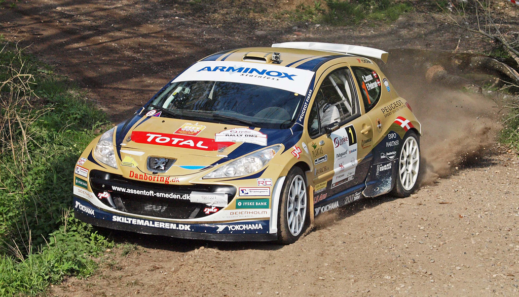 Også Christian K. Jensen og Freddy Pedersen fik servoproblemer omkring Juelsminde, men har svoret revanche i Himmerland med deres Peugeot 207 Super 2000.
(Foto: Åge Keseler Kirketerp)